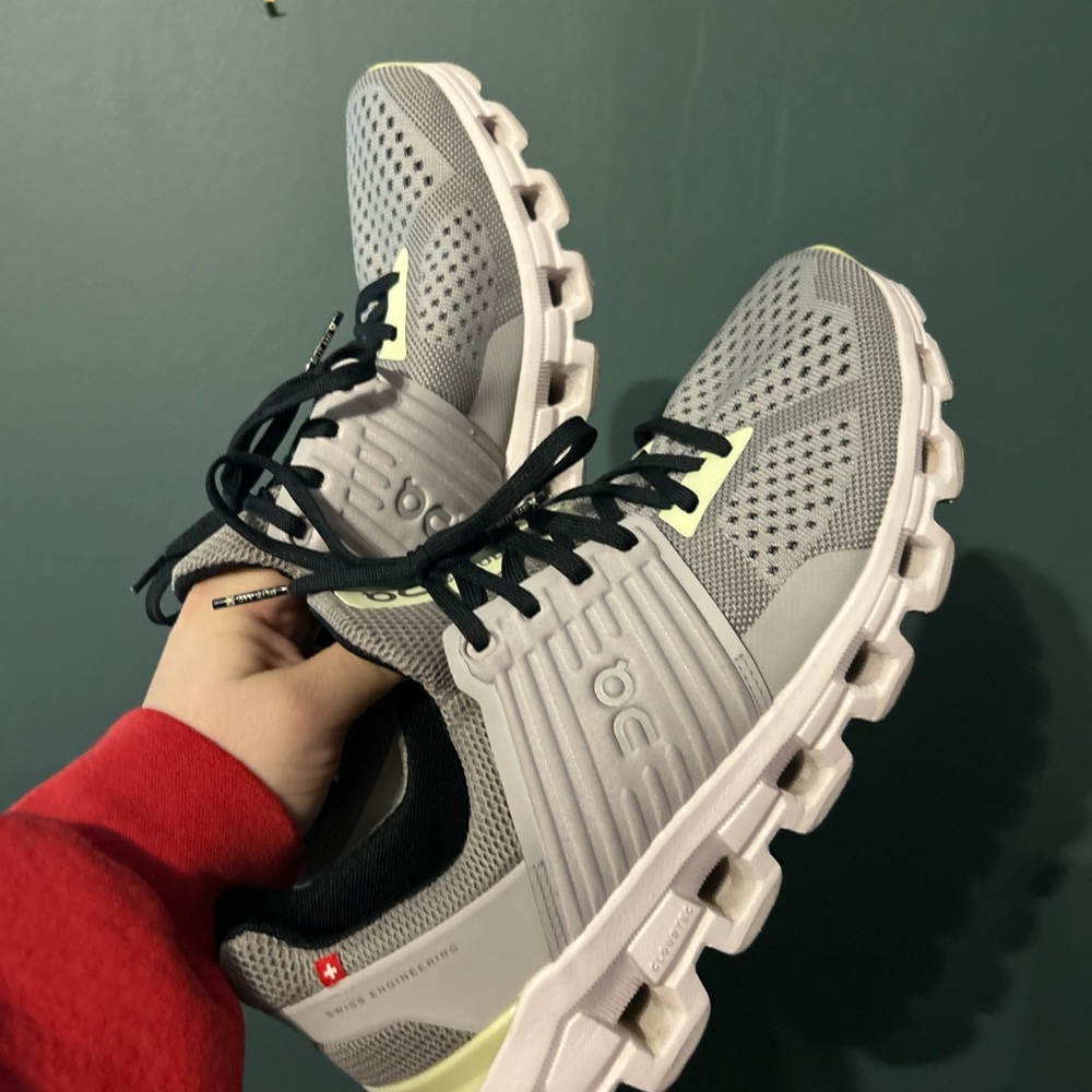 Like New On Cloud Sneakers Size 9